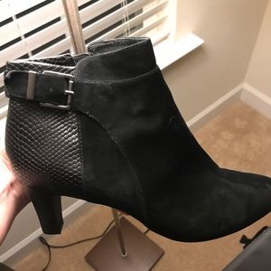 Black ankle booties with low heel